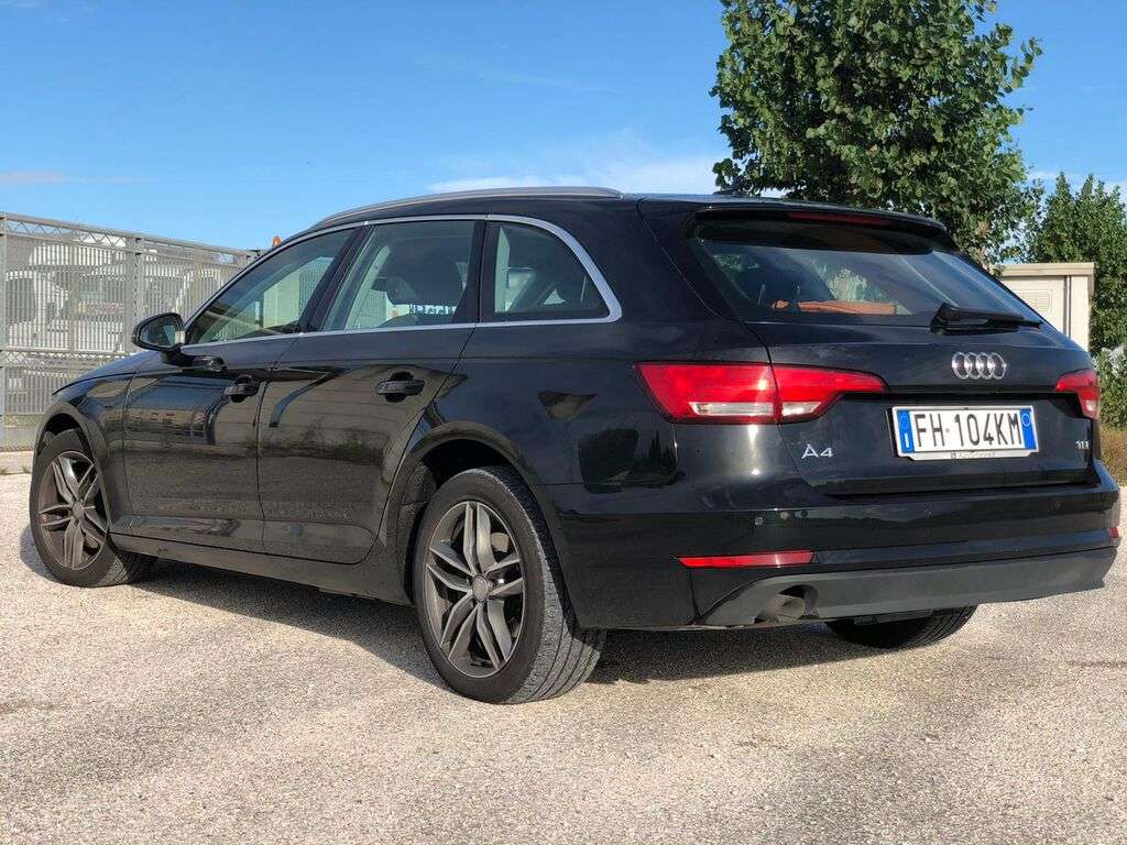 Famigliare Audi A4 2.0 SW 150cv - Photo 3