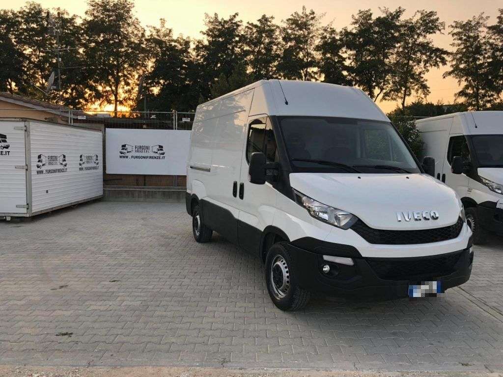 Furgone autocarro IVECO DAILY 35S15 - Photo 1