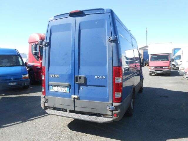 Furgone autocarro IVECO Daily 35S14 - Photo 3
