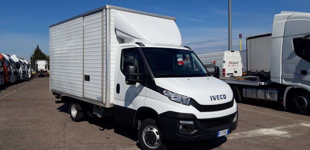 Furgone autocarro IVECO 35C13 - Photo 2