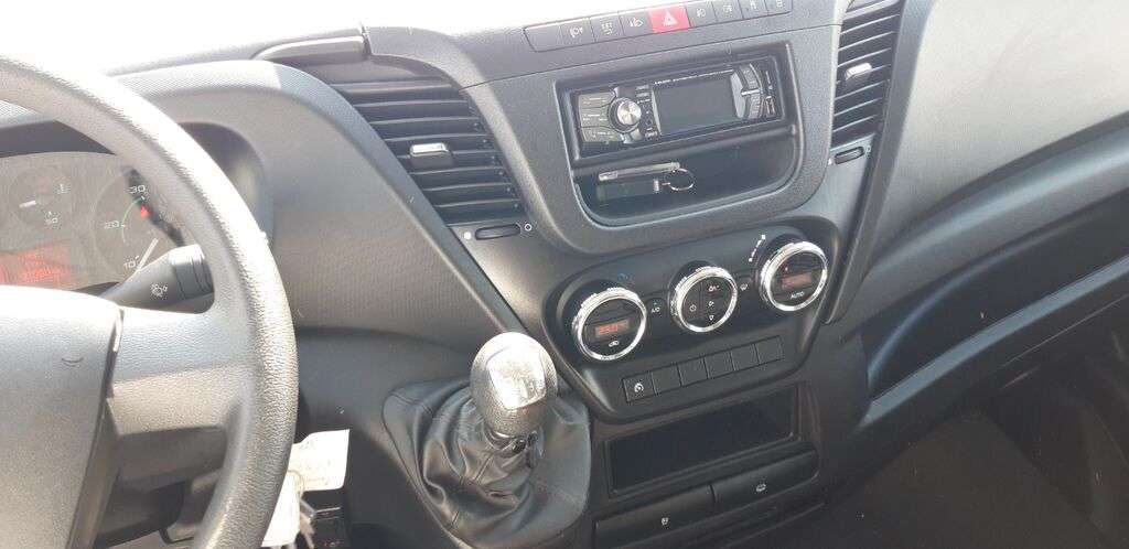 Furgone autocarro IVECO 35C13 - Photo 4