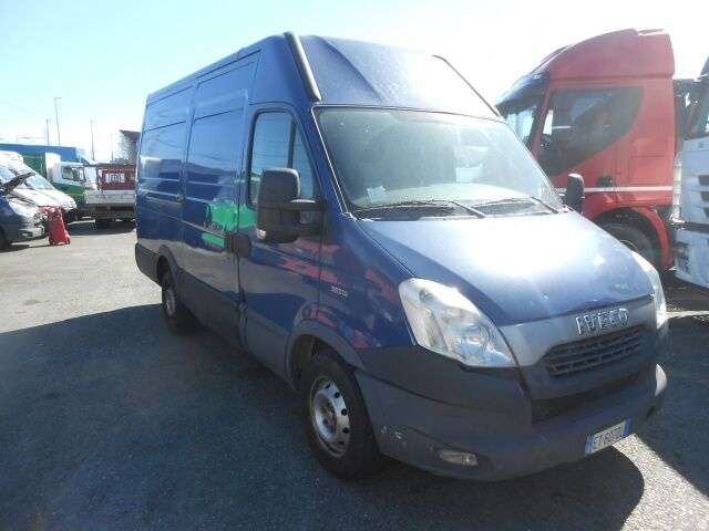 Furgone autocarro IVECO Daily 35S14 - Photo 2