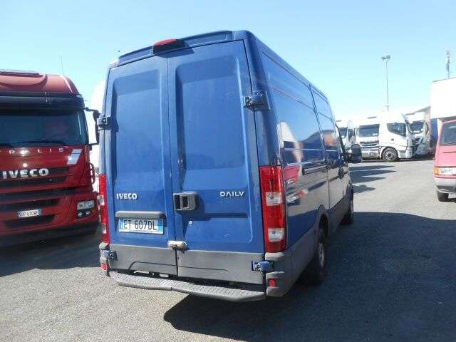 Furgone autocarro IVECO Daily 35S14 - Photo 4