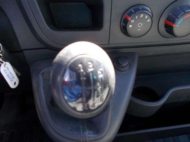 Camion isotermico < 3.5t RENAULT MASTER - Photo 11